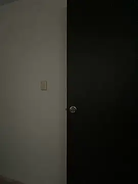 lolitalamasbonita01 online show from February 12, 2025, 9:22 pm