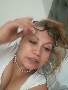 Kazsandraa online show from May 15, 2026, 6:28 pm