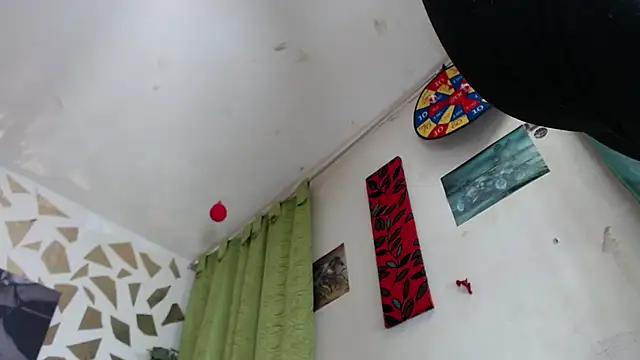 Kazsandraa online show from March 4, 2026, 4:31 am