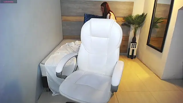 liseth fox online show from March 8, 2025, 1:50 am