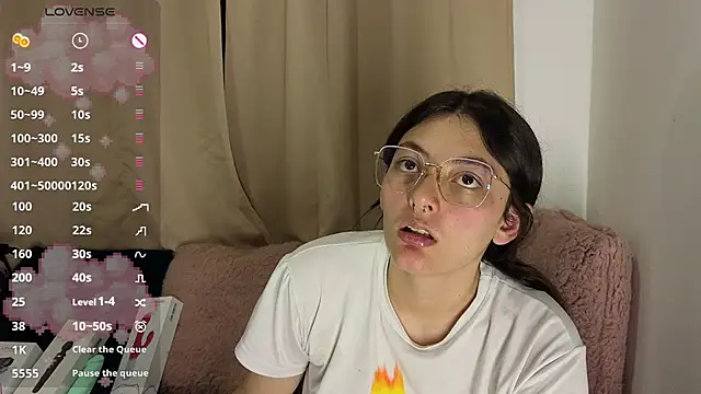 lessliee22  online show from April 29, 2026, 6:39 am