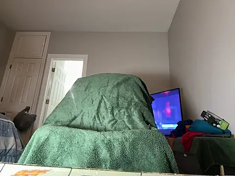 ChiRaqb8 online show from April 8, 2026, 7:21 am