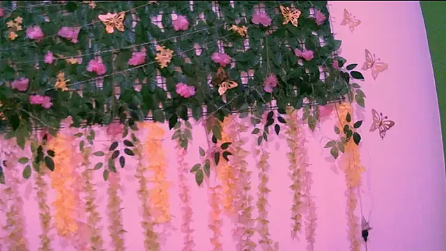 Crysrus online show from February 9, 2026, 10:41 pm