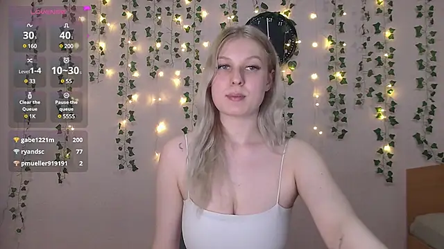 EmiliaDuchess online show from March 6, 2025, 1:03 pm