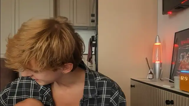 agelandreww online show from May 30, 2026, 9:59 am