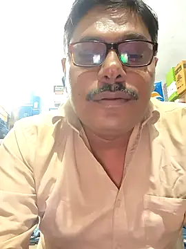 Snapshot of Srmotrs chatting on November 6, 2025, 2:54 pm Srmotrs online show from November 6, 2025, 2:54 pm