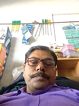 Snapshot of Srmotrs chatting on December 15, 2025, 7:47 am Srmotrs online show from December 15, 2025, 7:47 am