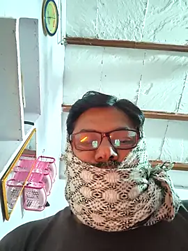 Snapshot of Srmotrs chatting on December 21, 2025, 12:35 am Srmotrs online show from December 21, 2025, 12:35 am