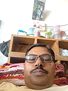 Snapshot of Srmotrs chatting on October 8, 2025, 6:37 am Srmotrs online show from October 8, 2025, 6:37 am