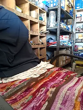 Snapshot of Srmotrs chatting on December 16, 2025, 6:17 am Srmotrs online show from December 16, 2025, 6:17 am