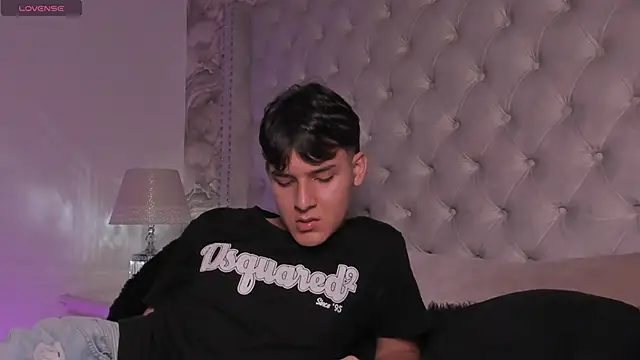 Snapshot of Kev_jenner chatting on March 19, 2025, 6:34 pm Kev jenner online show from March 19, 2025, 6:34 pm