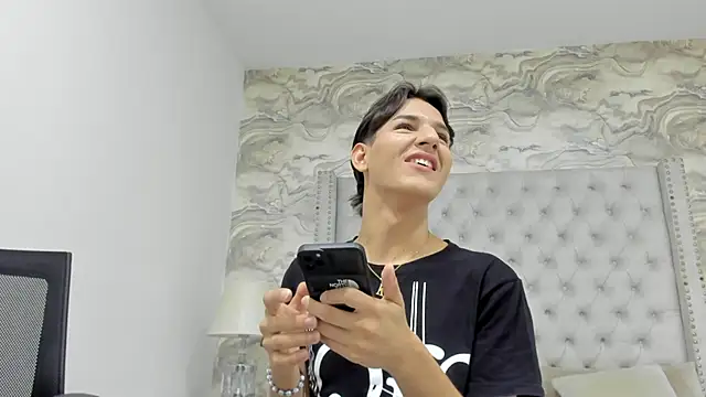 Snapshot of Kev_jenner chatting on September 21, 2025, 7:30 pm Kev jenner online show from September 21, 2025, 7:30 pm