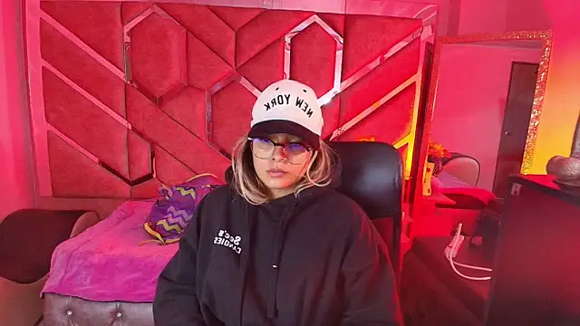 Olivia Fox69 online show from December 14, 2025, 2:29 am