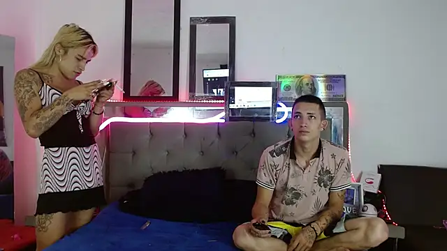 Snapshot of parejacaliente20154 chatting on February 10, 2025, 1:33 pm parejacaliente20154 online show from February 10, 2025, 1:33 pm