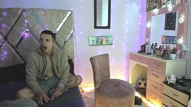 parejacaliente20154 online show from November 24, 2025, 8:58 am