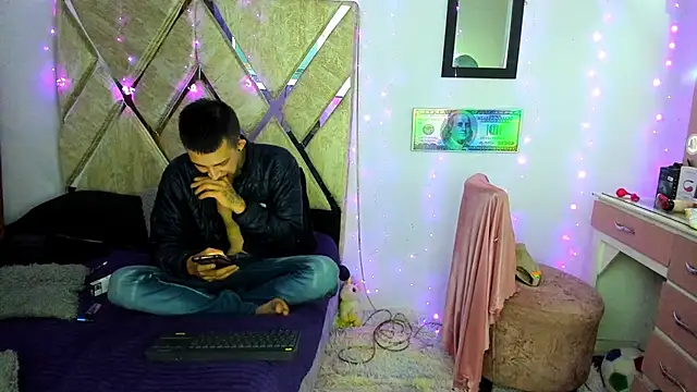 parejacaliente20154 online show from November 28, 2025, 9:31 am