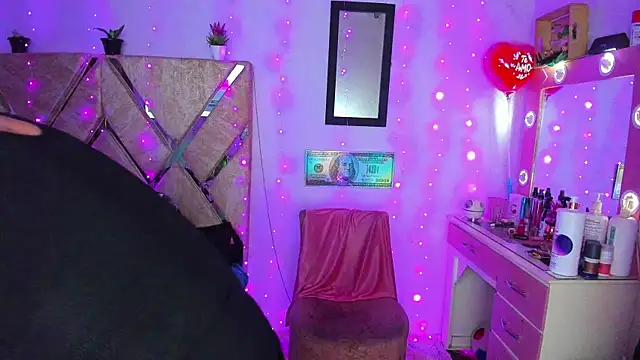 parejacaliente20154 online show from January 12, 2026, 11:06 am