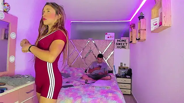 parejacaliente20154 online show from March 24, 2026, 11:10 am