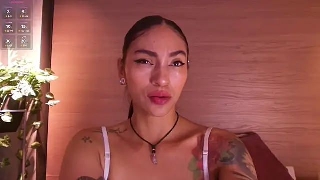 Leamonroe   online show from September 17, 2025, 10:01 pm