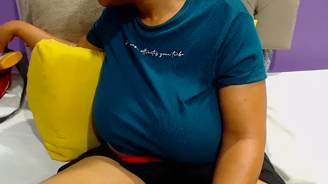 YELLOWBUSTYMELLONS online show from November 8, 2025, 5:33 am