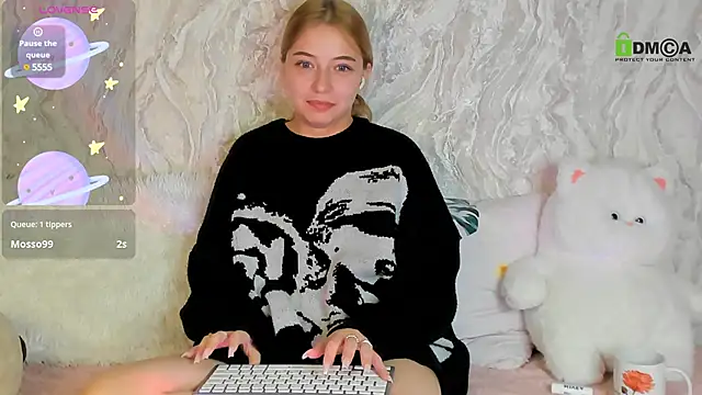 Snapshot of HelenMacCrory chatting on December 16, 2024, 7:21 pm HelenMacCrory online show from December 16, 2024, 7:21 pm