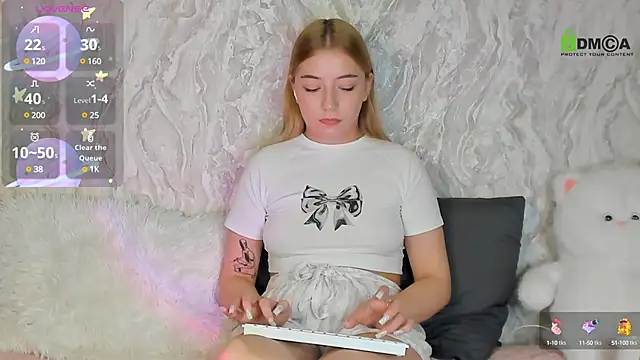 Snapshot of HelenMacCrory chatting on December 10, 2024, 4:38 pm HelenMacCrory online show from December 10, 2024, 4:38 pm