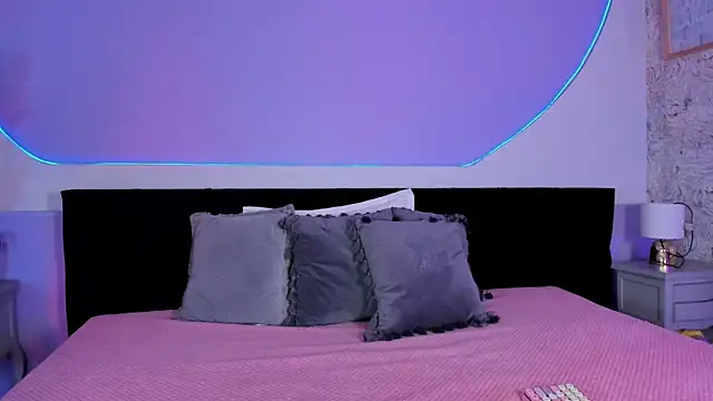 Julieta Cortes   online show from December 5, 2025, 12:15 pm