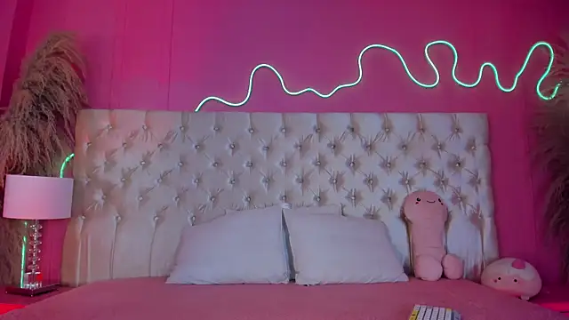 Julieta Cortes   online show from April 4, 2026, 9:27 am