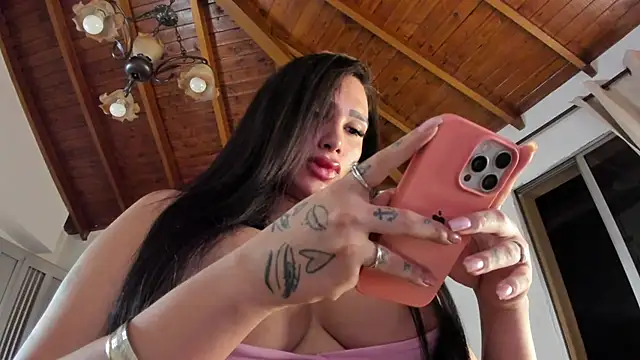 IsaFontanna online show from May 17, 2026, 12:43 am