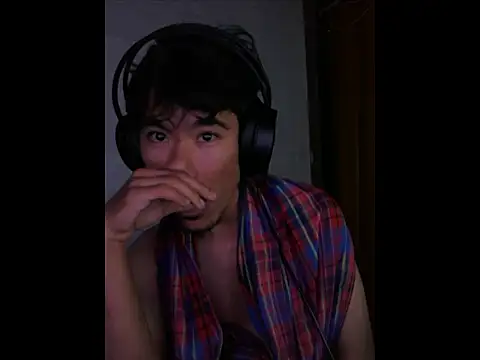 cloudyth1994 online show from December 19, 2025, 11:51 pm