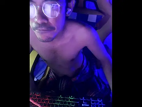 cloudyth1994 online show from January 5, 2026, 5:27 pm