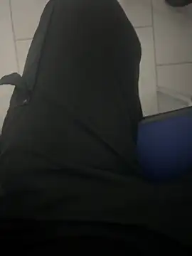 Snapshot of Lucom23 chatting on November 18, 2025, 3:15 pm Lucom23 online show from November 18, 2025, 3:15 pm