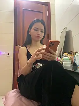 LiLi-Kirix99 online show from May 28, 2026, 7:20 pm