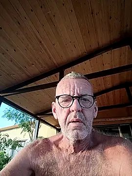 Snapshot of Freddy1962 chatting on October 10, 2025, 4:02 am Freddy1962 online show from October 10, 2025, 4:02 am