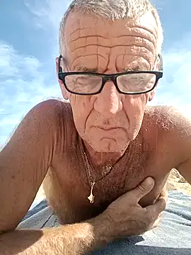 Snapshot of Freddy1962 chatting on February 3, 2025, 9:52 am Freddy1962 online show from February 3, 2025, 9:52 am