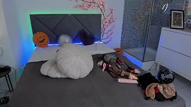 CassieEvans online show from November 24, 2025, 6:35 am