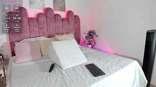 Snapshot of AmberMoss_ chatting on August 1, 2026, 6:00 am AmberMoss online show from August 1, 2026, 6:00 am