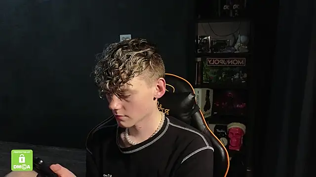 Keytaro online show from November 24, 2025, 9:26 pm