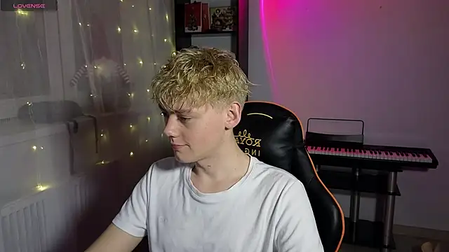 Keytaro online show from March 8, 2025, 8:14 pm