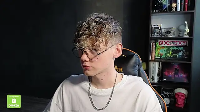 Keytaro online show from November 20, 2025, 1:12 pm