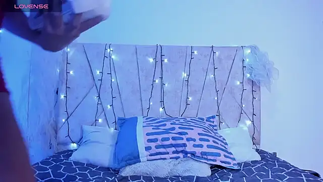 Kaela18 online show from December 11, 2024, 1:28 pm