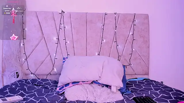 Kaela18 online show from December 18, 2024, 4:28 pm