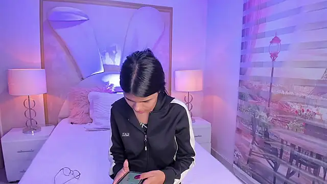 Isa little4u online show from October 30, 2025, 7:50 am