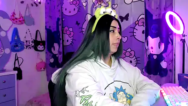 Snapshot of lussyevans24 chatting on October 27, 2025, 5:30 am lussyevans24 online show from October 27, 2025, 5:30 am