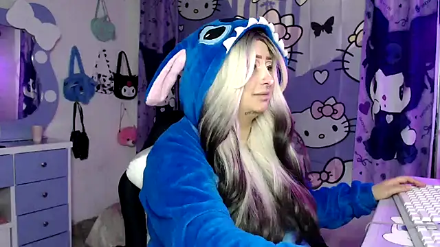 Snapshot of lussyevans24 chatting on November 27, 2025, 4:46 am lussyevans24 online show from November 27, 2025, 4:46 am