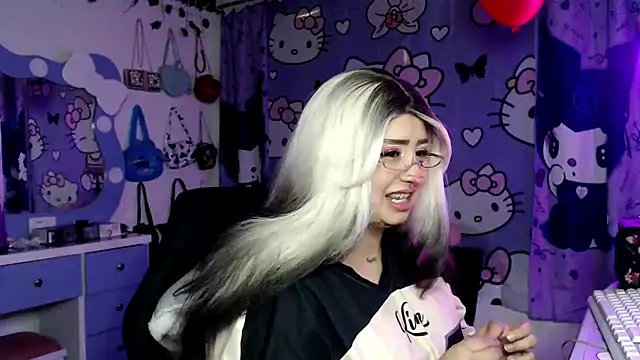 Snapshot of lussyevans24 chatting on February 25, 2026, 3:51 am lussyevans24 online show from February 25, 2026, 3:51 am