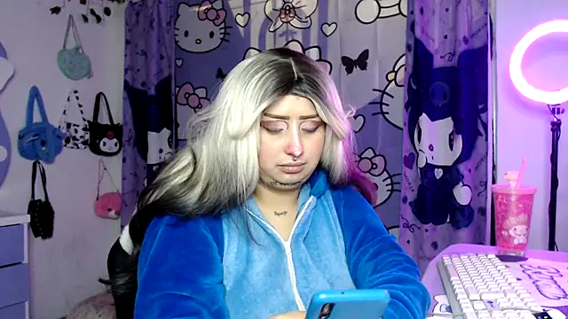 Snapshot of lussyevans24 chatting on November 28, 2025, 5:18 am lussyevans24 online show from November 28, 2025, 5:18 am