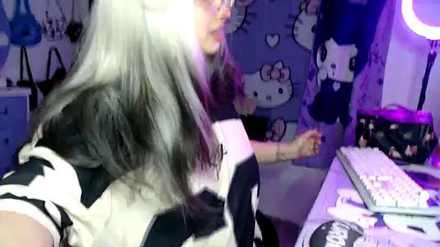 Snapshot of lussyevans24 chatting on February 26, 2026, 3:17 am lussyevans24 online show from February 26, 2026, 3:17 am