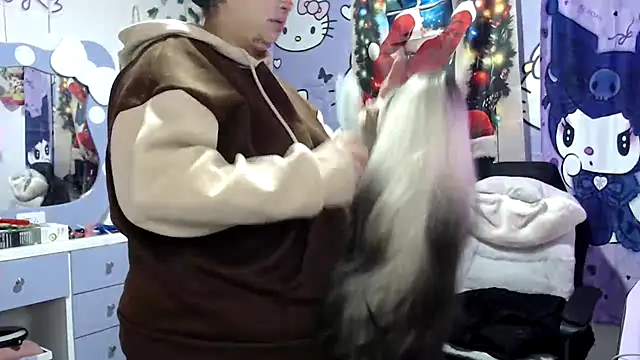 Snapshot of lussyevans24 chatting on December 23, 2025, 6:23 am lussyevans24 online show from December 23, 2025, 6:23 am