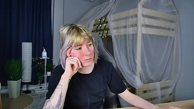 LexiWenford online show from May 19, 2026, 2:29 am